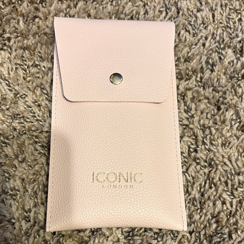 Traveling / portable brush and case set